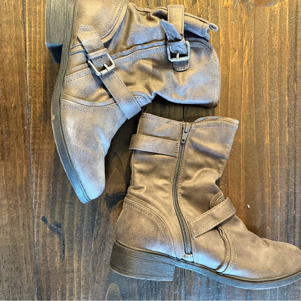Report Brown Textured Sole Boots